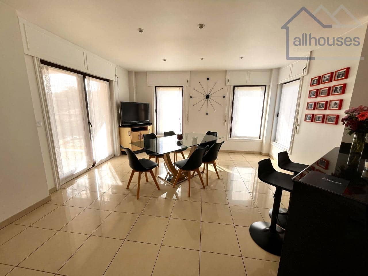 5 bedroom Townhouse for sale in O Rosal with garage - € 460,000 (Ref: 9417310)