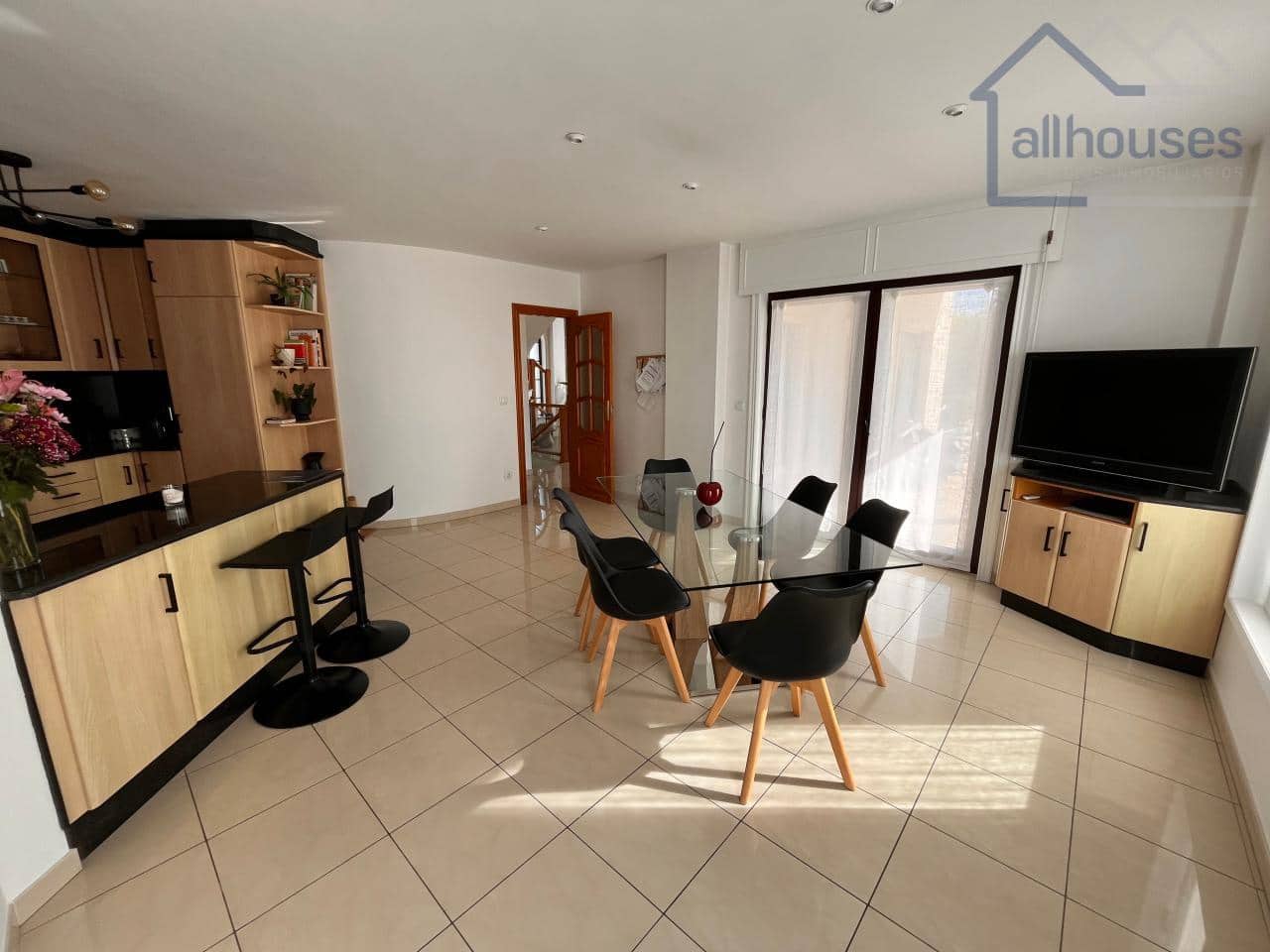 5 bedroom Townhouse for sale in O Rosal with garage - € 460,000 (Ref: 9417310)