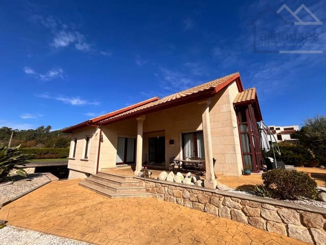 5 bedroom Townhouse for sale in O Rosal with garage - € 460,000 (Ref: 9417310)