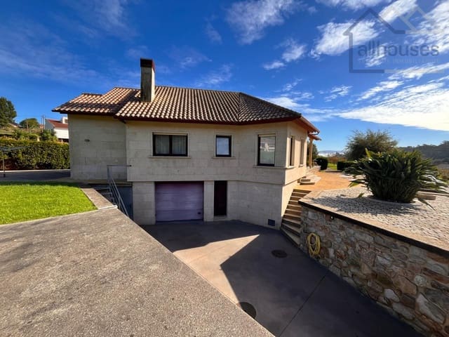 5 bedroom Townhouse for sale in O Rosal with garage - € 460,000 (Ref: 9417310)