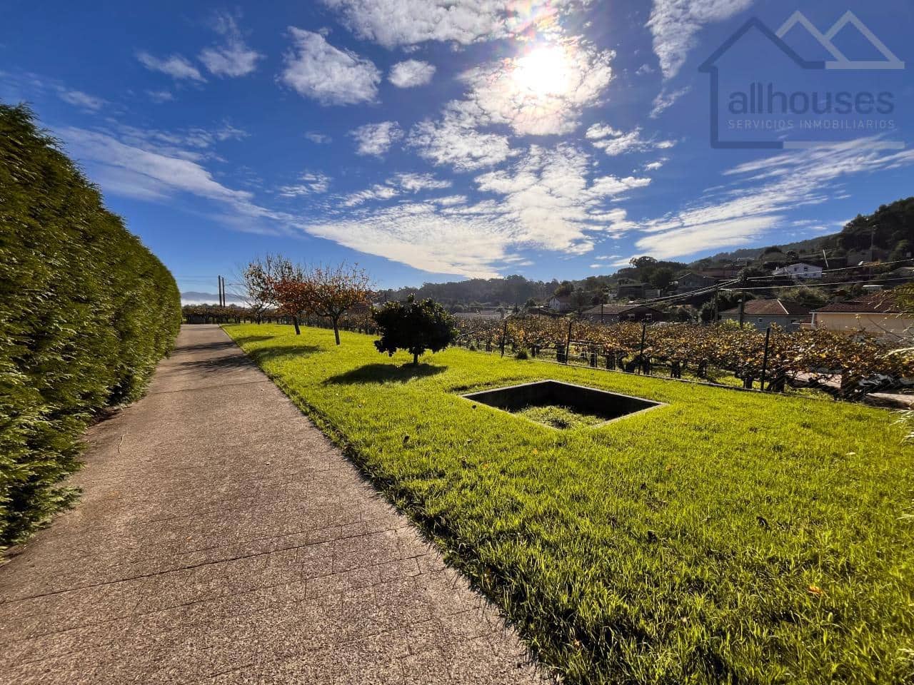 5 bedroom Townhouse for sale in O Rosal with garage - € 460,000 (Ref: 9417310)