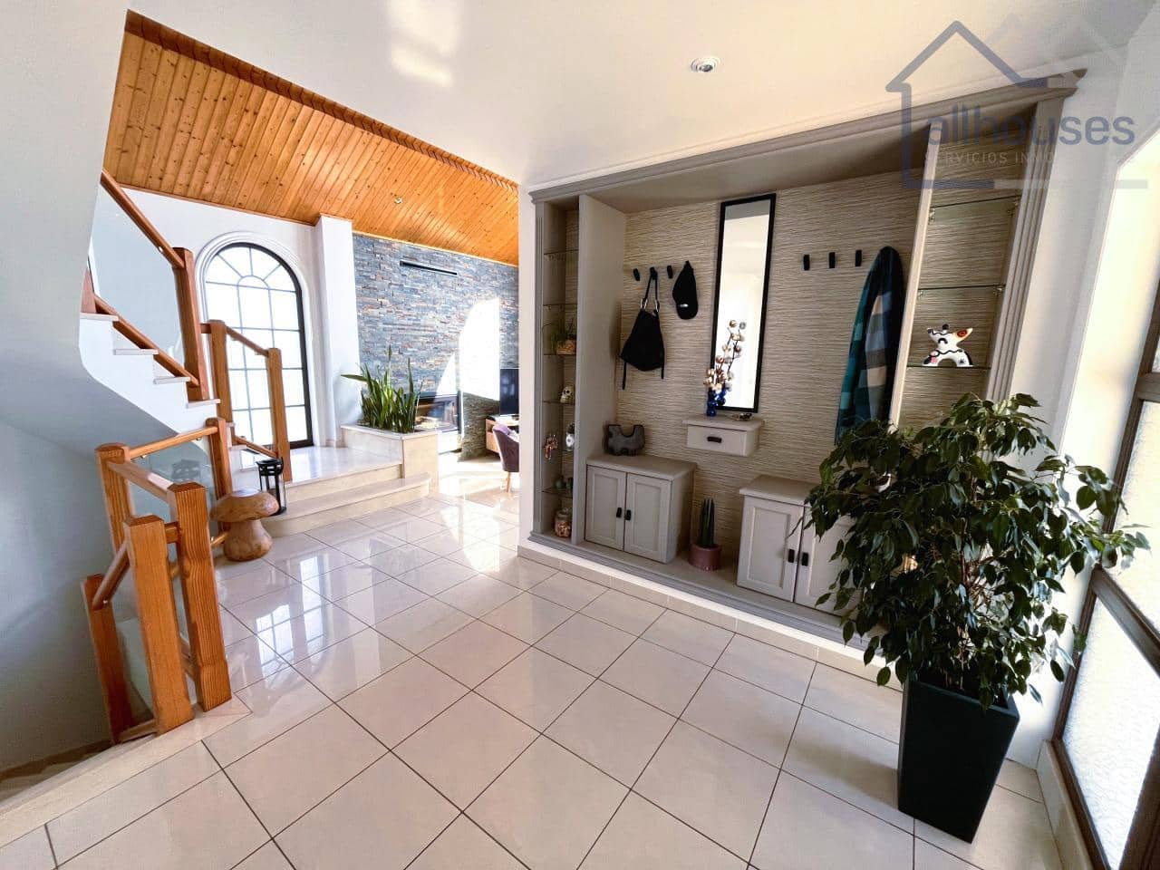 5 bedroom Townhouse for sale in O Rosal with garage - € 460,000 (Ref: 9417310)