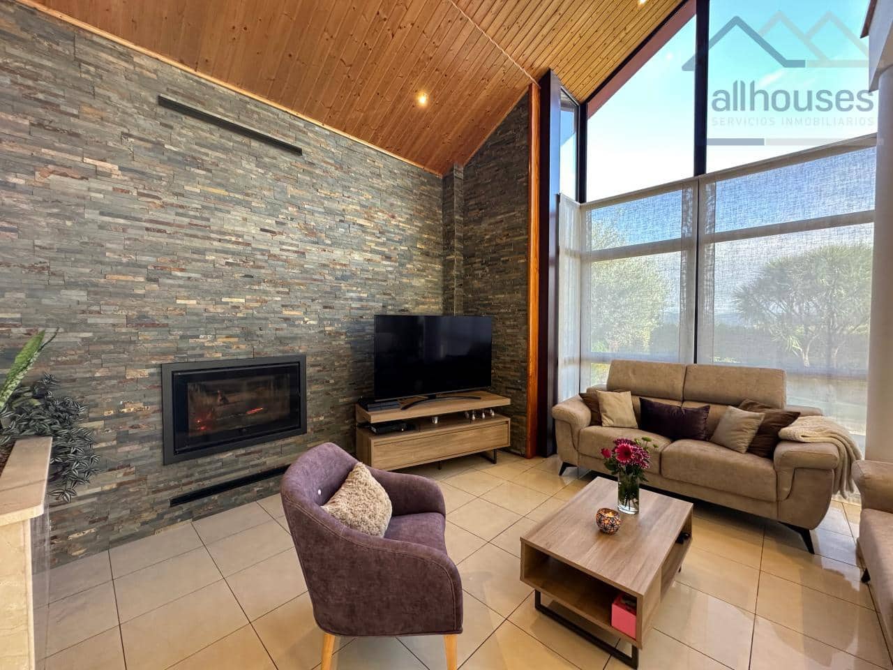 5 bedroom Townhouse for sale in O Rosal with garage - € 460,000 (Ref: 9417310)