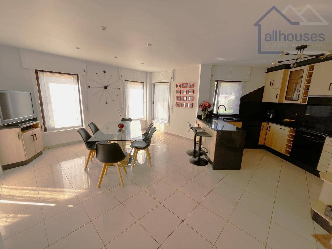 5 bedroom Townhouse for sale in O Rosal with garage - € 460,000 (Ref: 9417310)