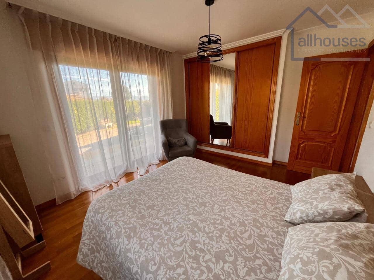 5 bedroom Townhouse for sale in O Rosal with garage - € 460,000 (Ref: 9417310)