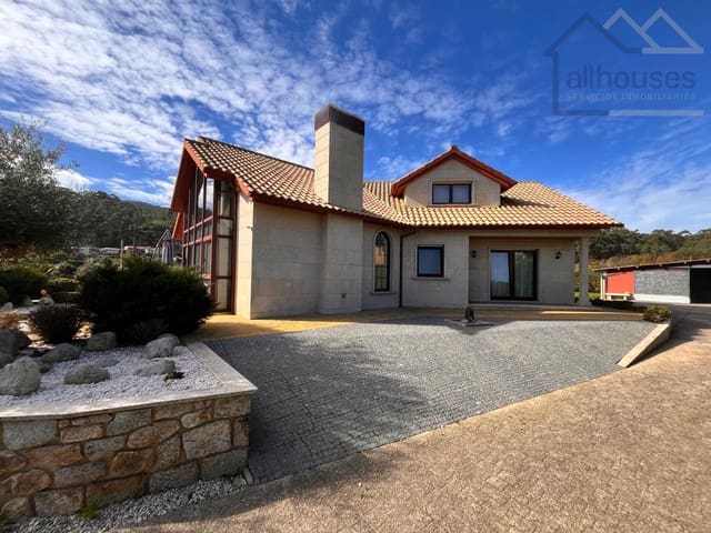 5 bedroom Townhouse for sale in O Rosal with garage - € 460,000 (Ref: 9417310)