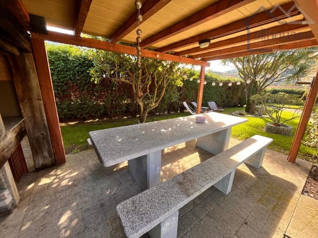 5 bedroom Townhouse for sale in O Rosal with garage - € 460,000 (Ref: 9417310)