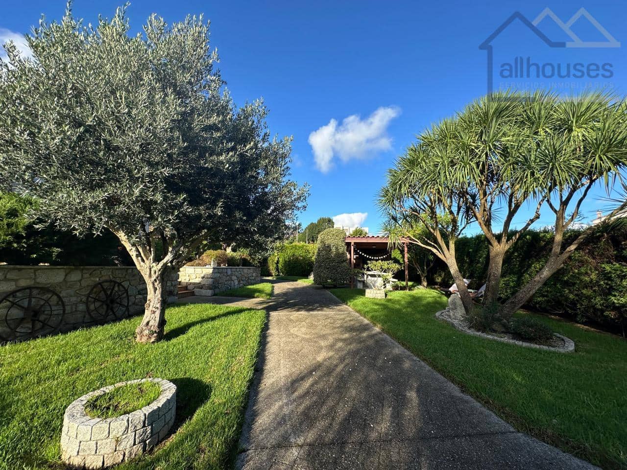 5 bedroom Townhouse for sale in O Rosal with garage - € 460,000 (Ref: 9417310)