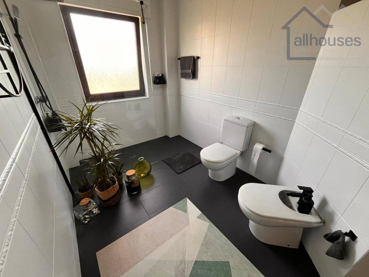 5 bedroom Townhouse for sale in O Rosal with garage - € 460,000 (Ref: 9417310)