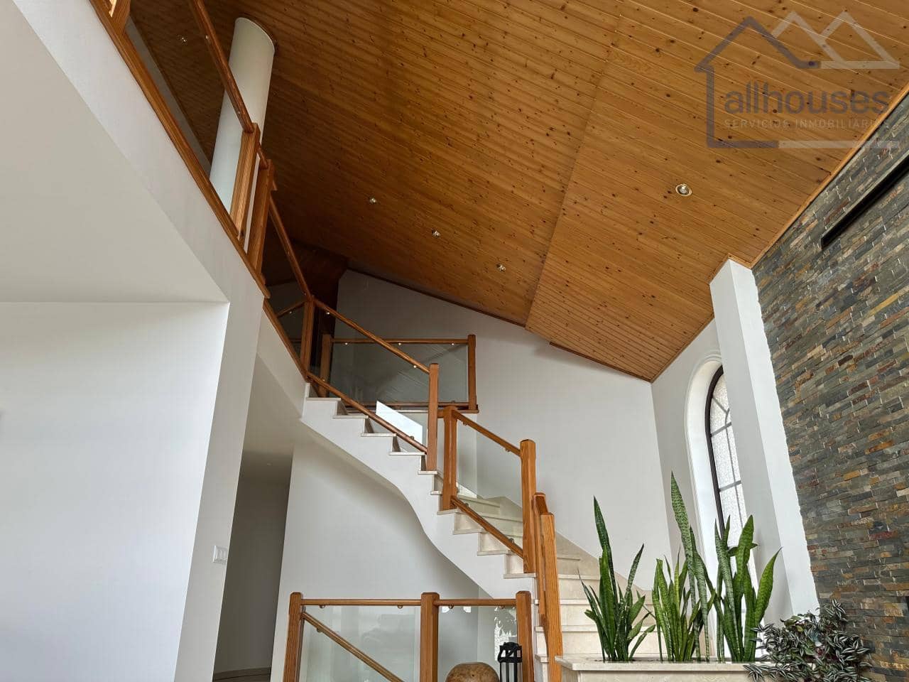 5 bedroom Townhouse for sale in O Rosal with garage - € 460,000 (Ref: 9417310)