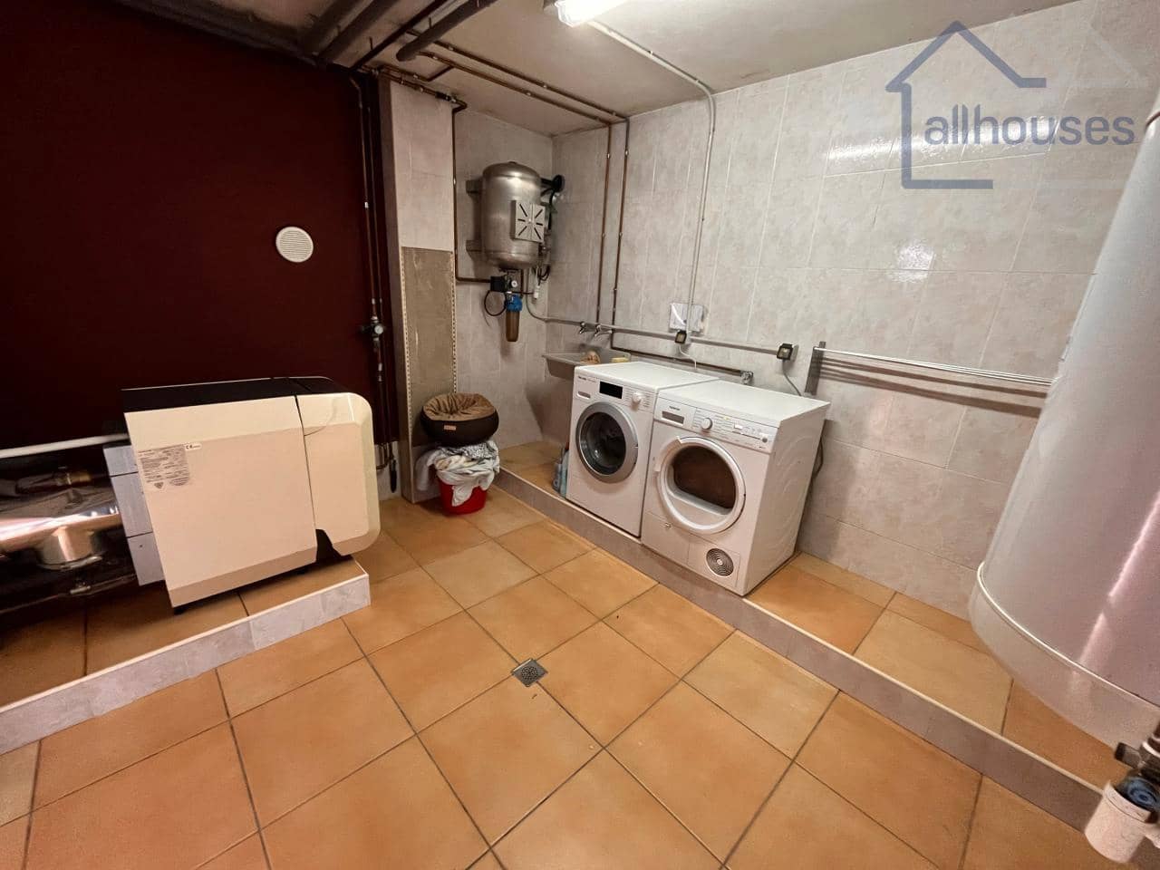 5 bedroom Townhouse for sale in O Rosal with garage - € 460,000 (Ref: 9417310)