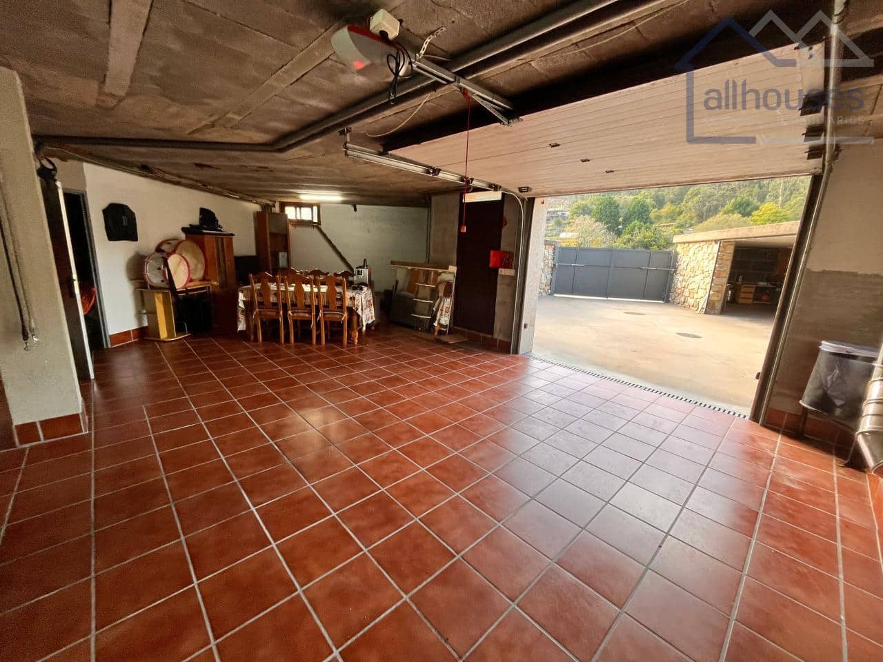 5 bedroom Townhouse for sale in O Rosal with garage - € 460,000 (Ref: 9417310)