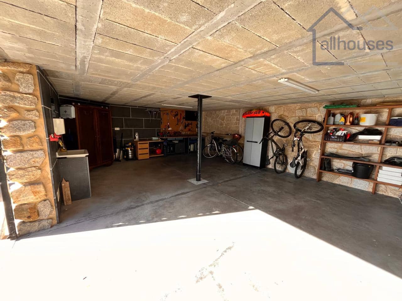 5 bedroom Townhouse for sale in O Rosal with garage - € 460,000 (Ref: 9417310)