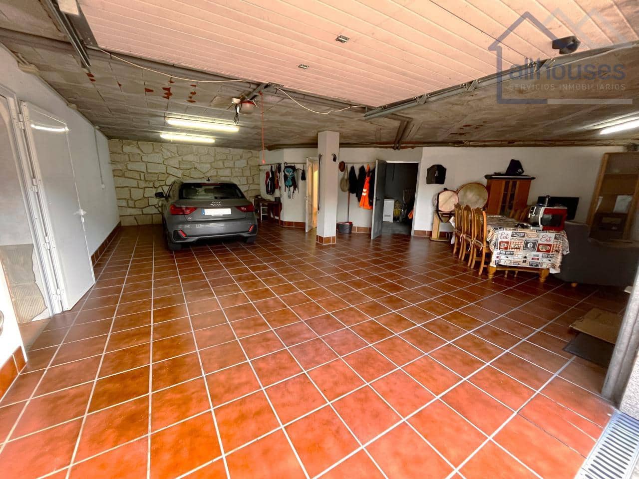 5 bedroom Townhouse for sale in O Rosal with garage - € 460,000 (Ref: 9417310)