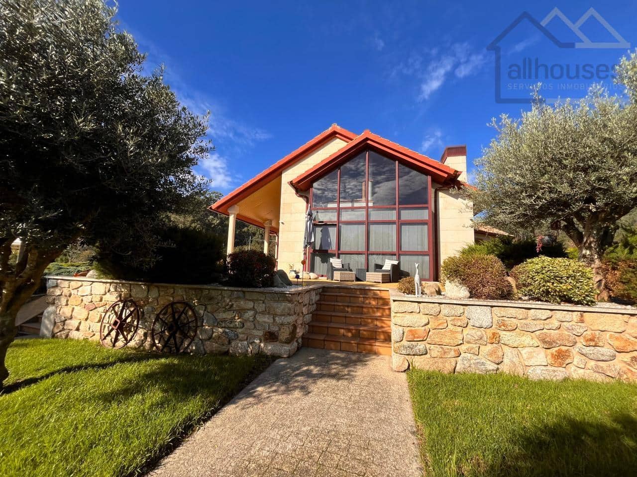 5 bedroom Townhouse for sale in O Rosal with garage - € 460,000 (Ref: 9417310)