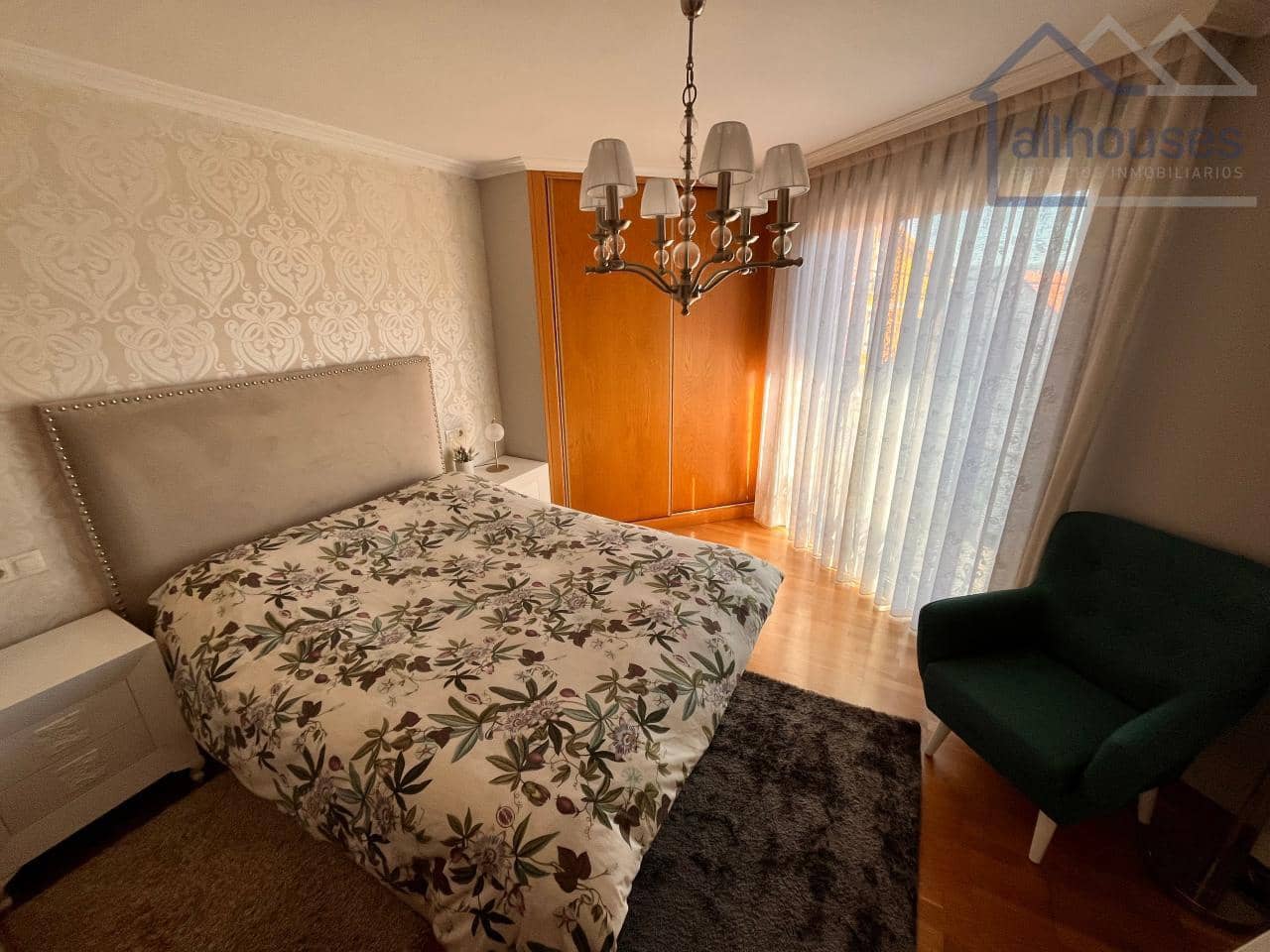 5 bedroom Semi-detached Villa for sale in Cangas with garage - € 475,000 (Ref: 9417311)