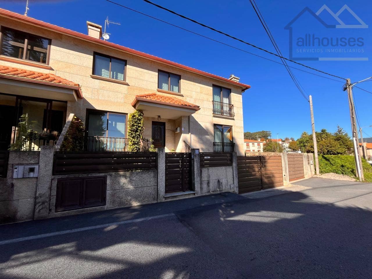 5 bedroom Semi-detached Villa for sale in Cangas with garage - € 475,000 (Ref: 9417311)