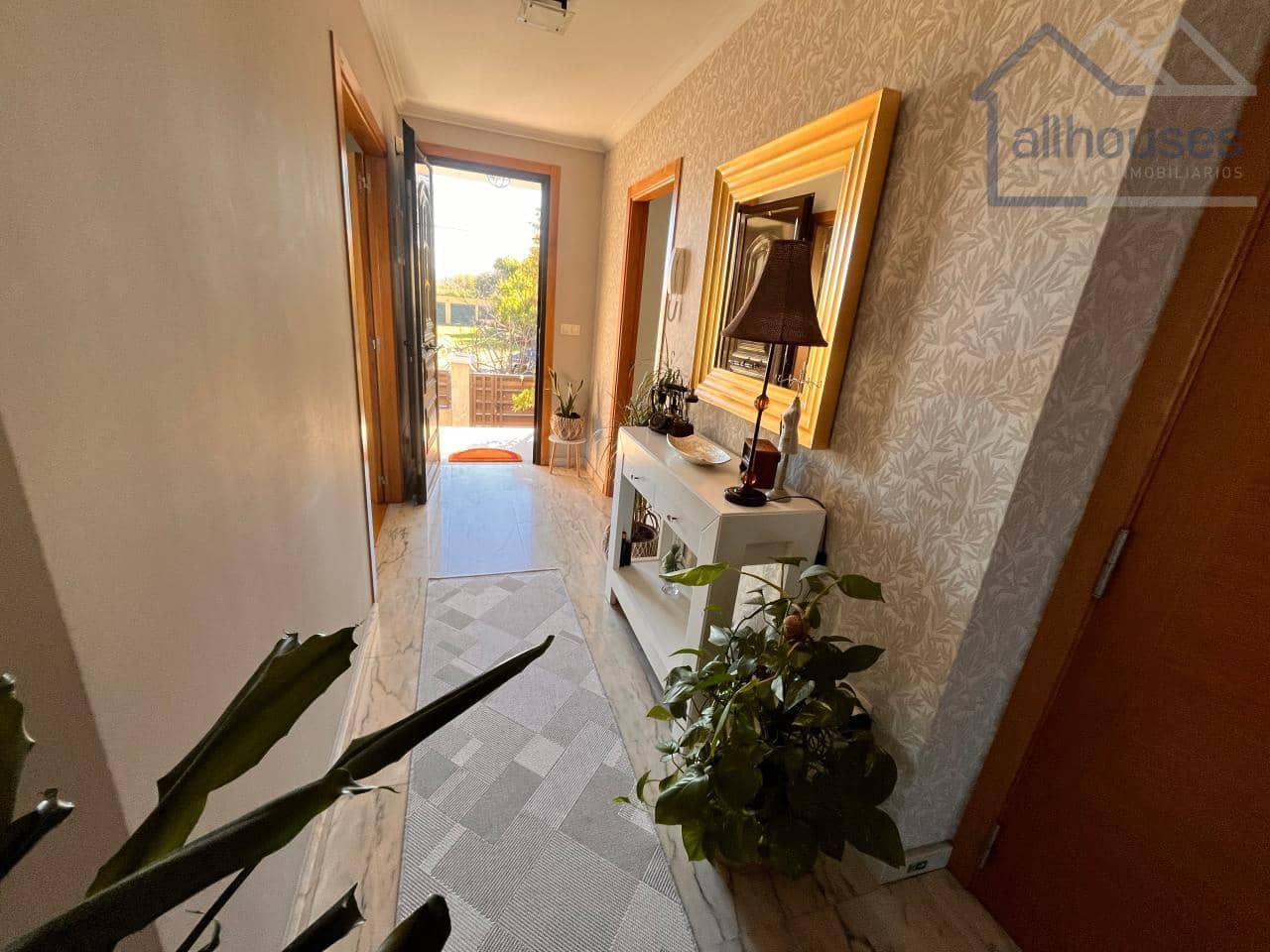 5 bedroom Semi-detached Villa for sale in Cangas with garage - € 475,000 (Ref: 9417311)