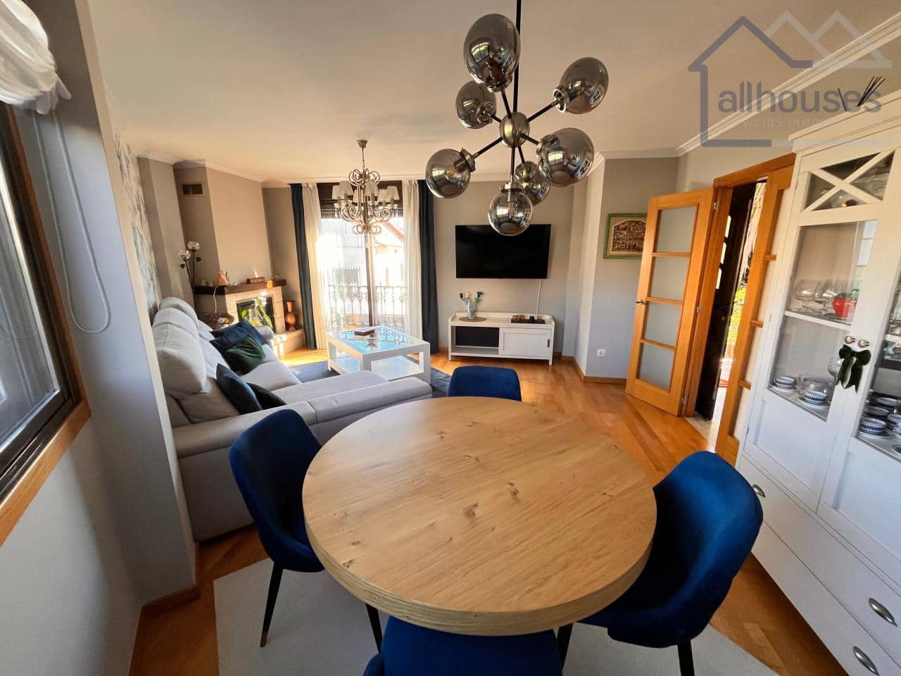 5 bedroom Semi-detached Villa for sale in Cangas with garage - € 475,000 (Ref: 9417311)