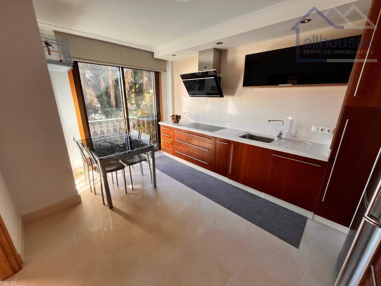 5 bedroom Semi-detached Villa for sale in Cangas with garage - € 475,000 (Ref: 9417311)