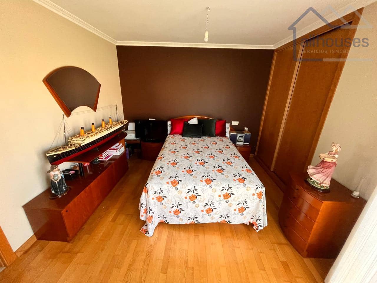 5 bedroom Semi-detached Villa for sale in Cangas with garage - € 475,000 (Ref: 9417311)