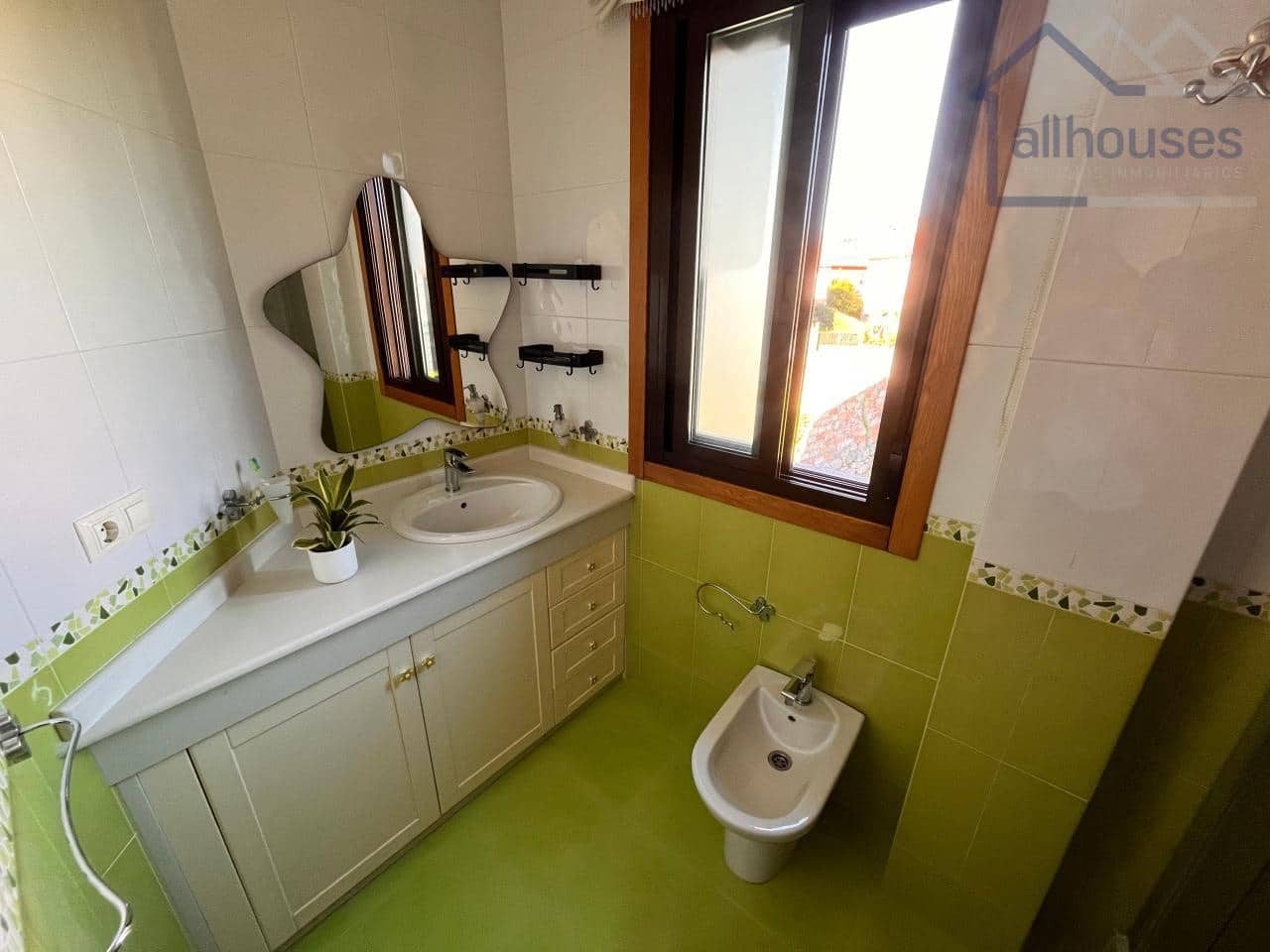 5 bedroom Semi-detached Villa for sale in Cangas with garage - € 475,000 (Ref: 9417311)