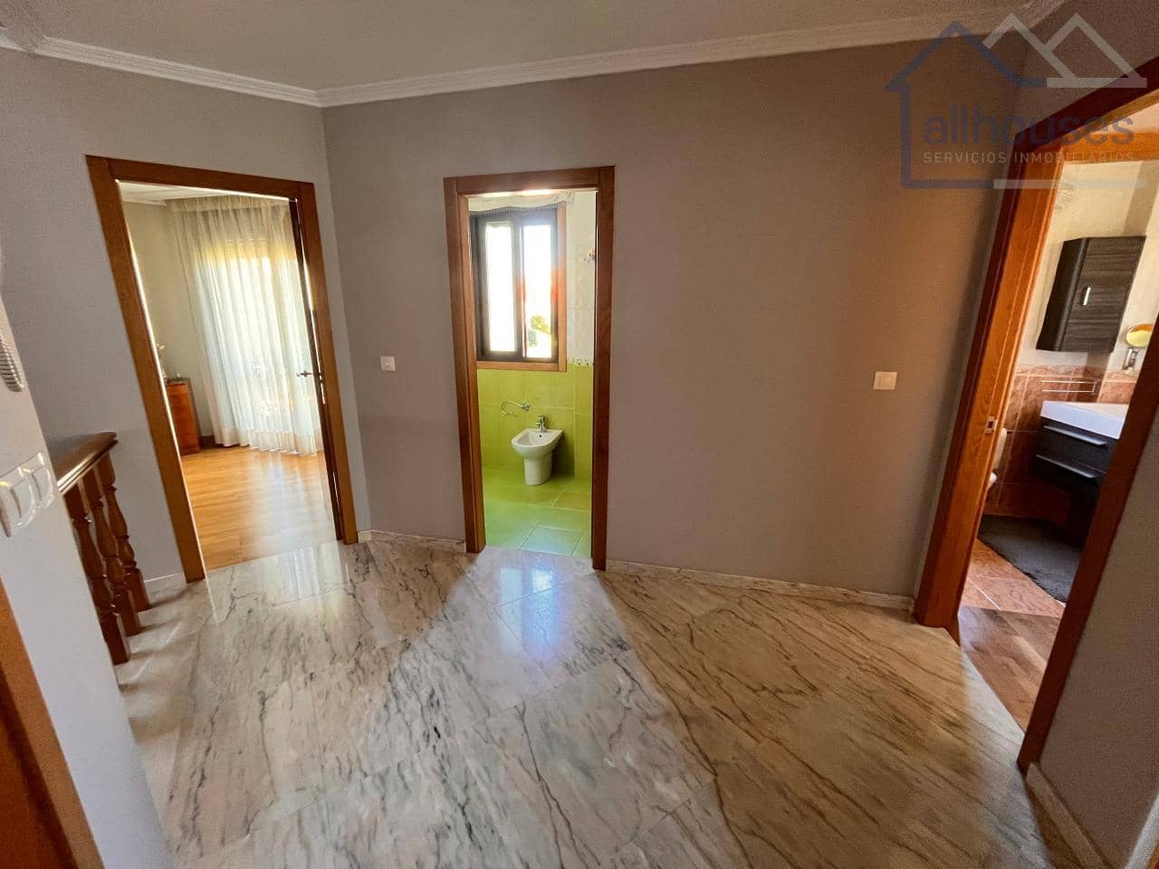 5 bedroom Semi-detached Villa for sale in Cangas with garage - € 475,000 (Ref: 9417311)