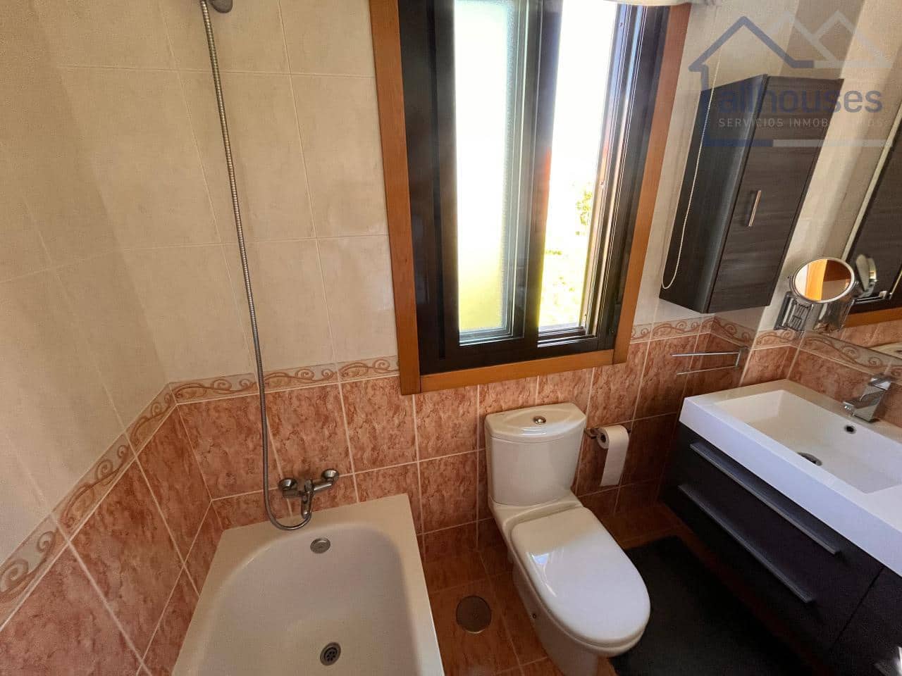 5 bedroom Semi-detached Villa for sale in Cangas with garage - € 475,000 (Ref: 9417311)