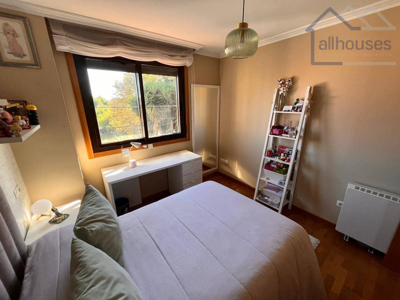 5 bedroom Semi-detached Villa for sale in Cangas with garage - € 475,000 (Ref: 9417311)