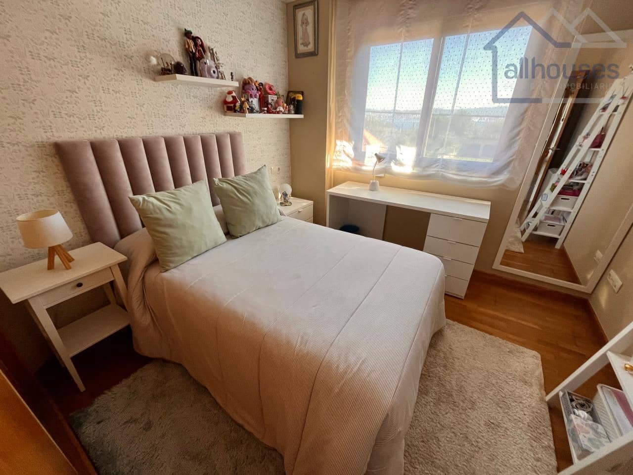 5 bedroom Semi-detached Villa for sale in Cangas with garage - € 475,000 (Ref: 9417311)