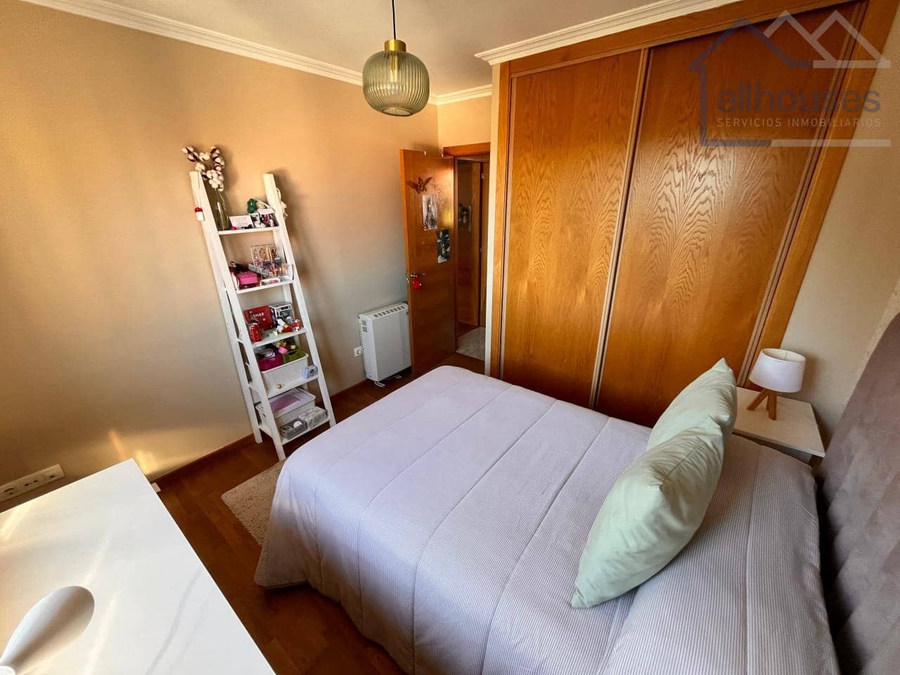 5 bedroom Semi-detached Villa for sale in Cangas with garage - € 475,000 (Ref: 9417311)