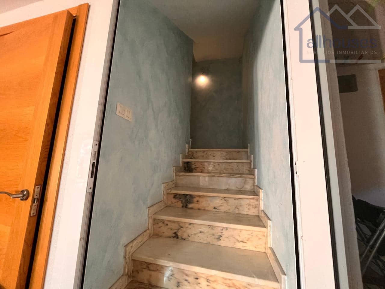 5 bedroom Semi-detached Villa for sale in Cangas with garage - € 475,000 (Ref: 9417311)