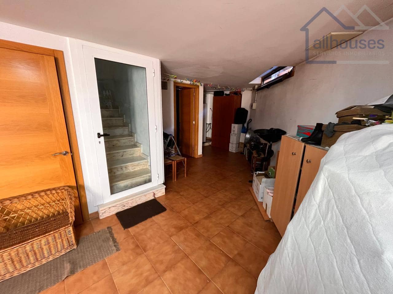 5 bedroom Semi-detached Villa for sale in Cangas with garage - € 475,000 (Ref: 9417311)