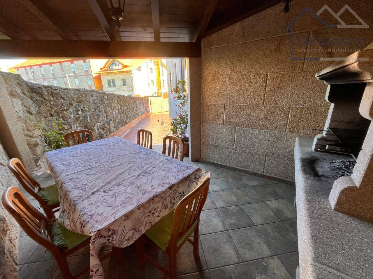 5 bedroom Semi-detached Villa for sale in Cangas with garage - € 475,000 (Ref: 9417311)