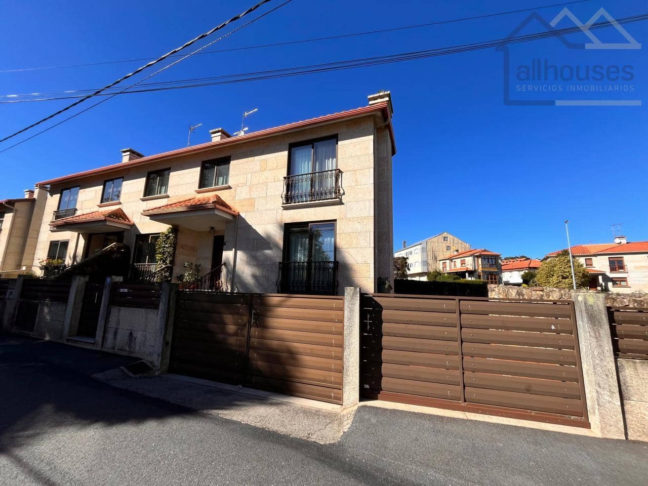 5 bedroom Semi-detached Villa for sale in Cangas with garage - € 475,000 (Ref: 9417311)