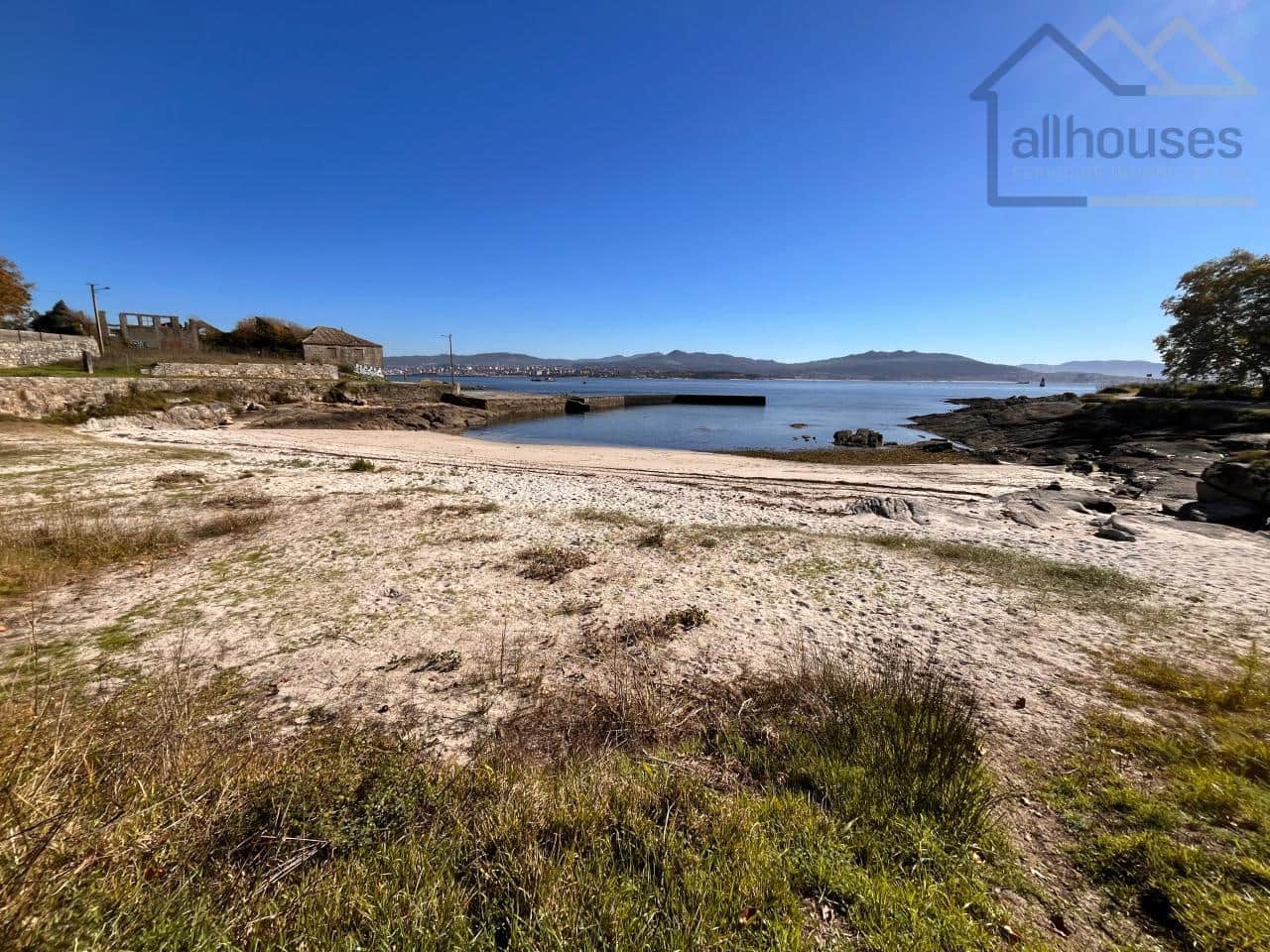 5 bedroom Semi-detached Villa for sale in Cangas with garage - € 475,000 (Ref: 9417311)