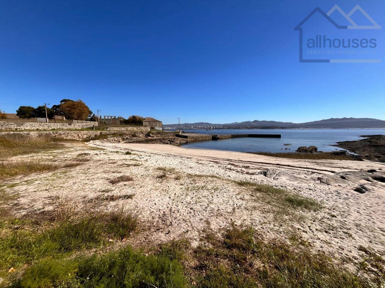 5 bedroom Semi-detached Villa for sale in Cangas with garage - € 475,000 (Ref: 9417311)