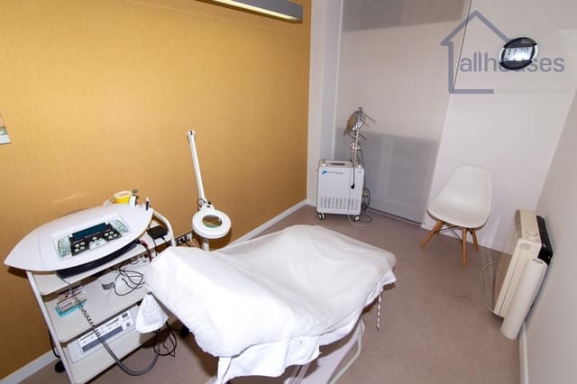 Erhverv til salg i Pontevedra by - € 120.000 (Ref: 9417312)