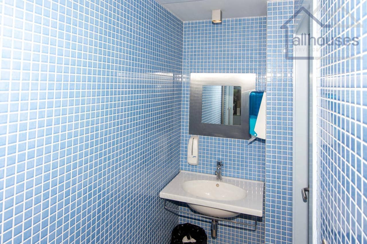 Commercial for sale in Pontevedra city - € 120,000 (Ref: 9417312)