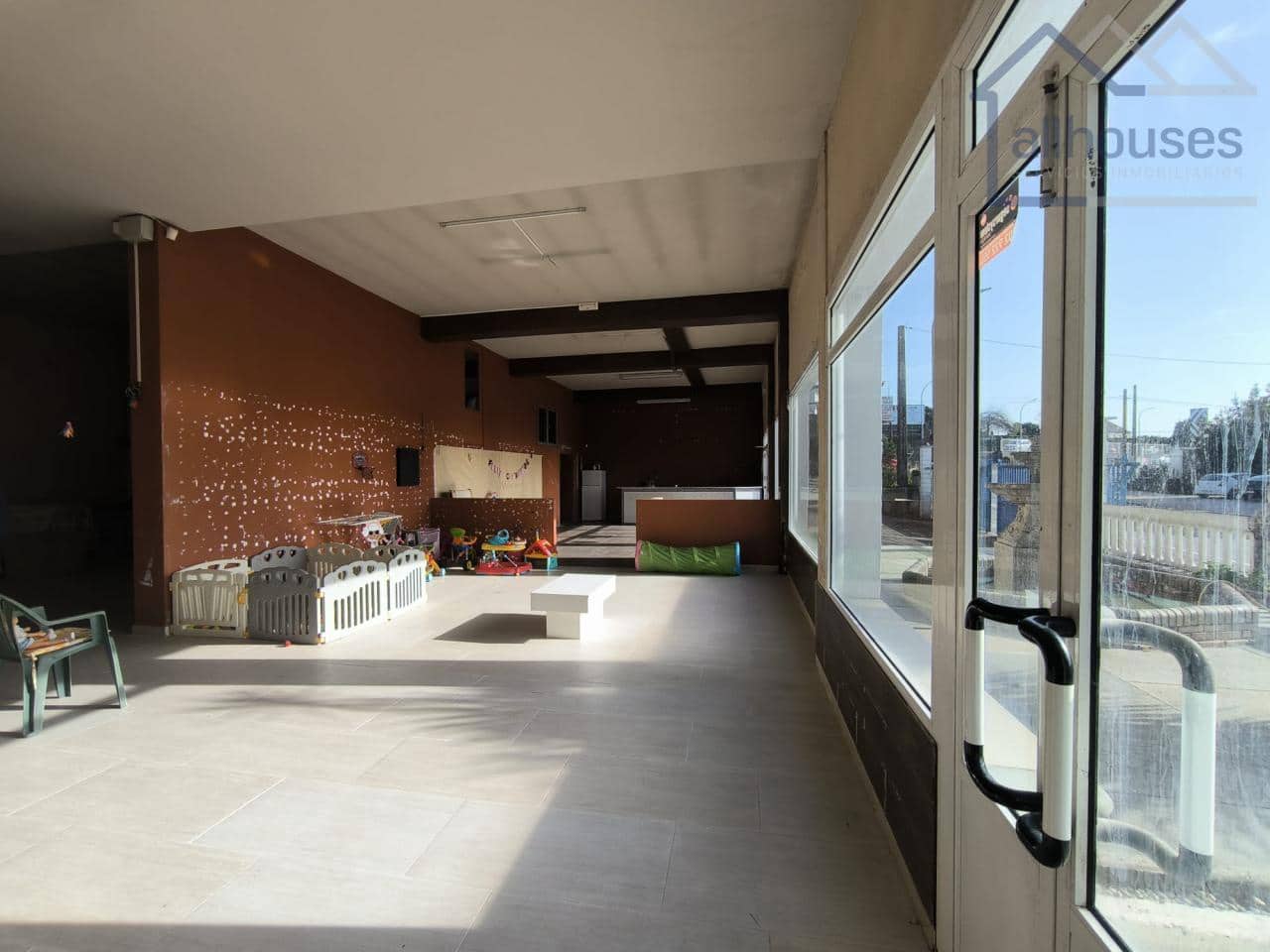 Comercial para arrendar em Nigran - 2 000 € (Ref: 9417313)