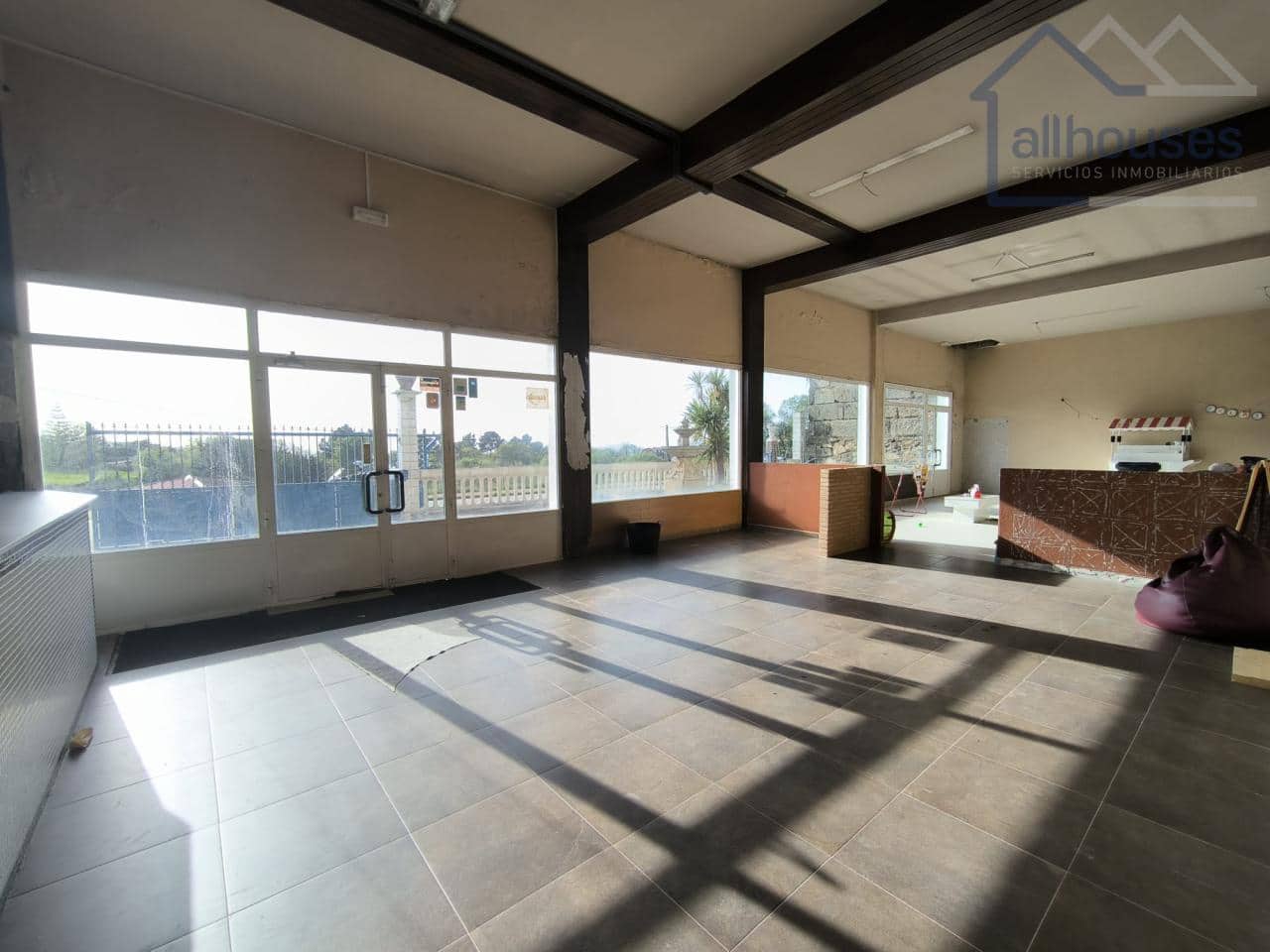 Comercial para arrendar em Nigran - 2 000 € (Ref: 9417313)