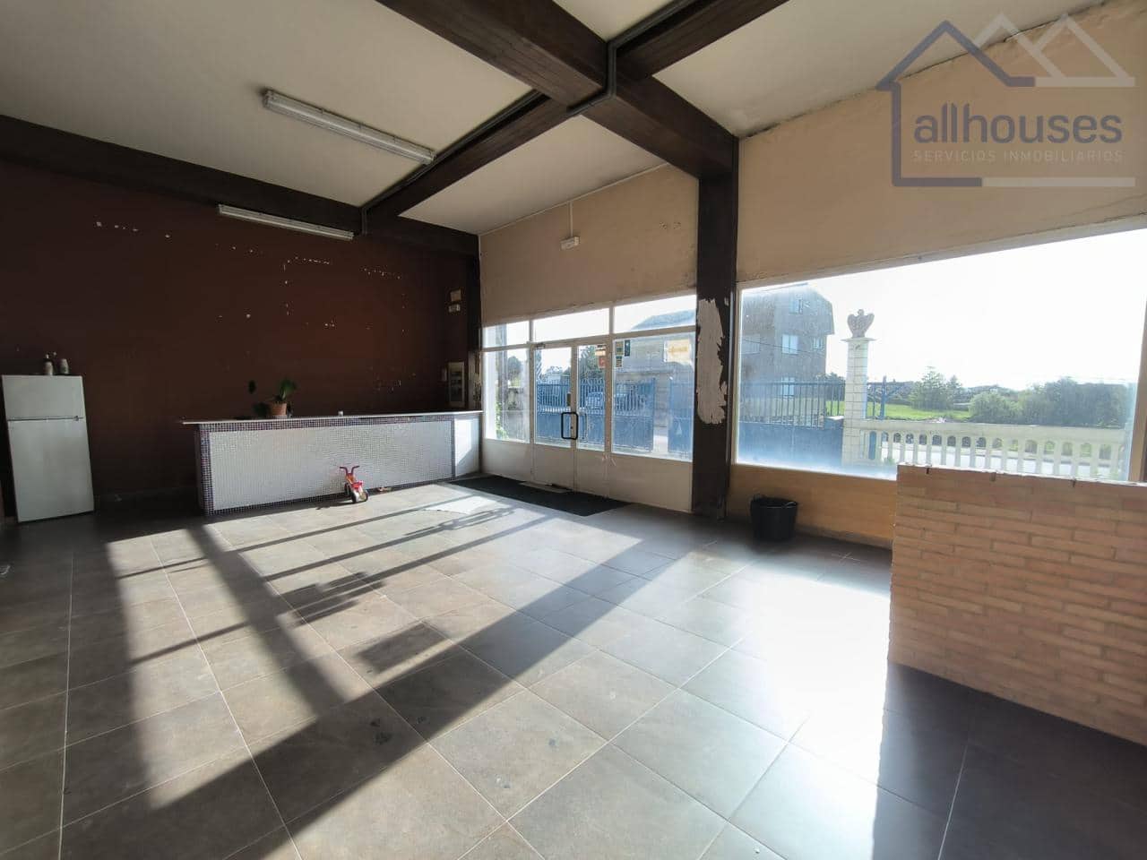 Comercial para arrendar em Nigran - 2 000 € (Ref: 9417313)