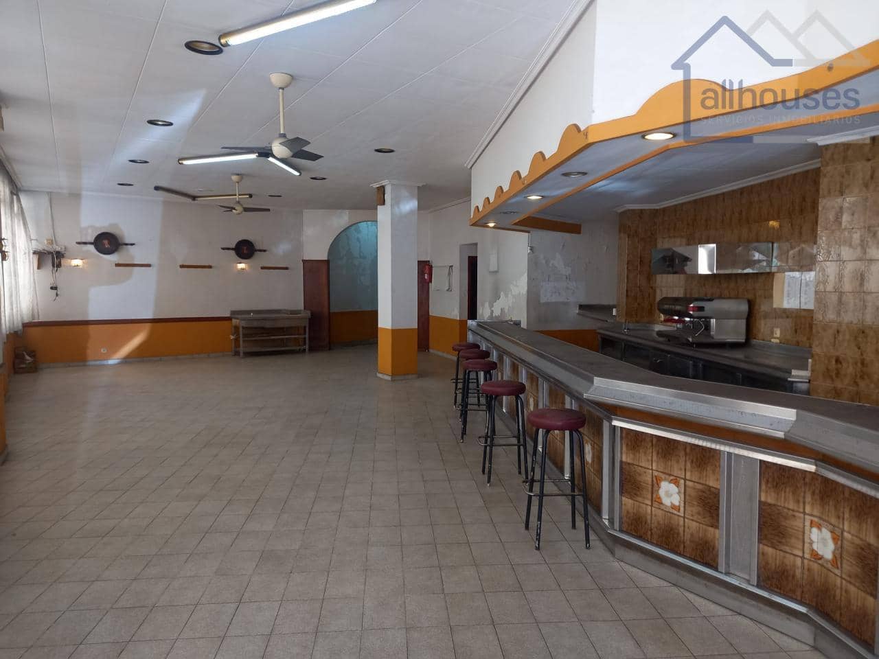 Restaurant/Bar for rent in Vigo - € 2,000 (Ref: 9417316)