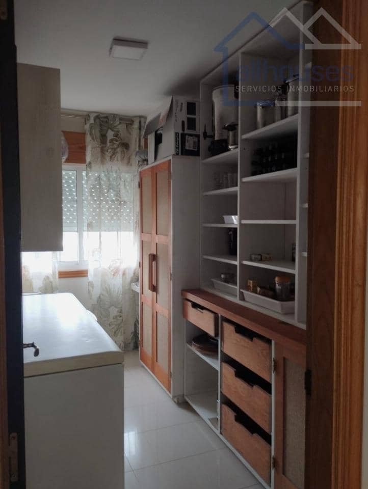 4 bedroom Villa for sale in A Guarda with garage - € 410,000 (Ref: 9433162)