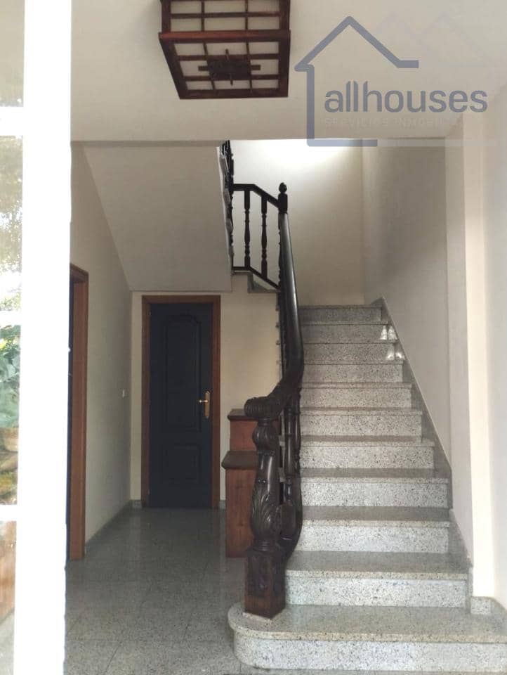 4 bedroom Villa for sale in A Guarda with garage - € 410,000 (Ref: 9433162)