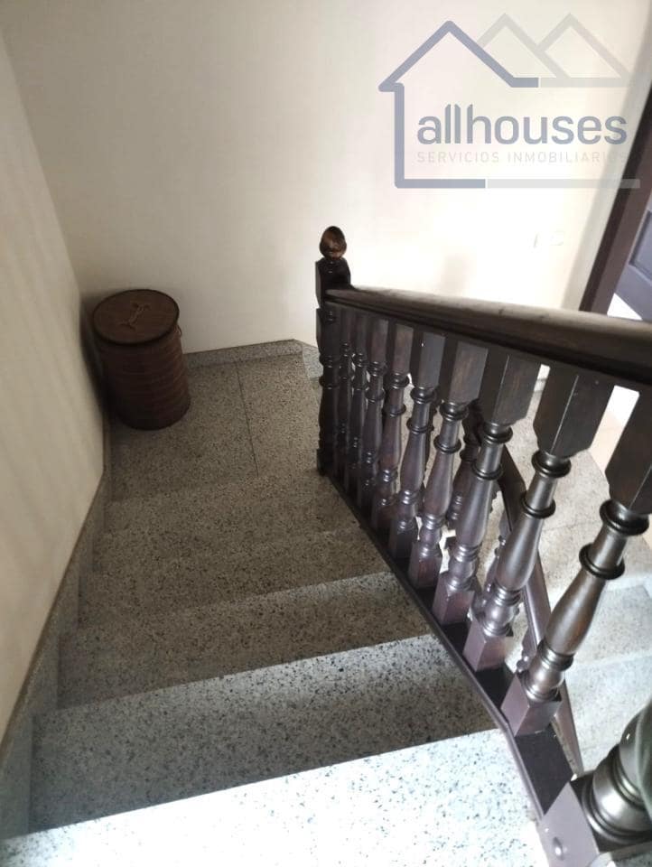 4 bedroom Villa for sale in A Guarda with garage - € 410,000 (Ref: 9433162)