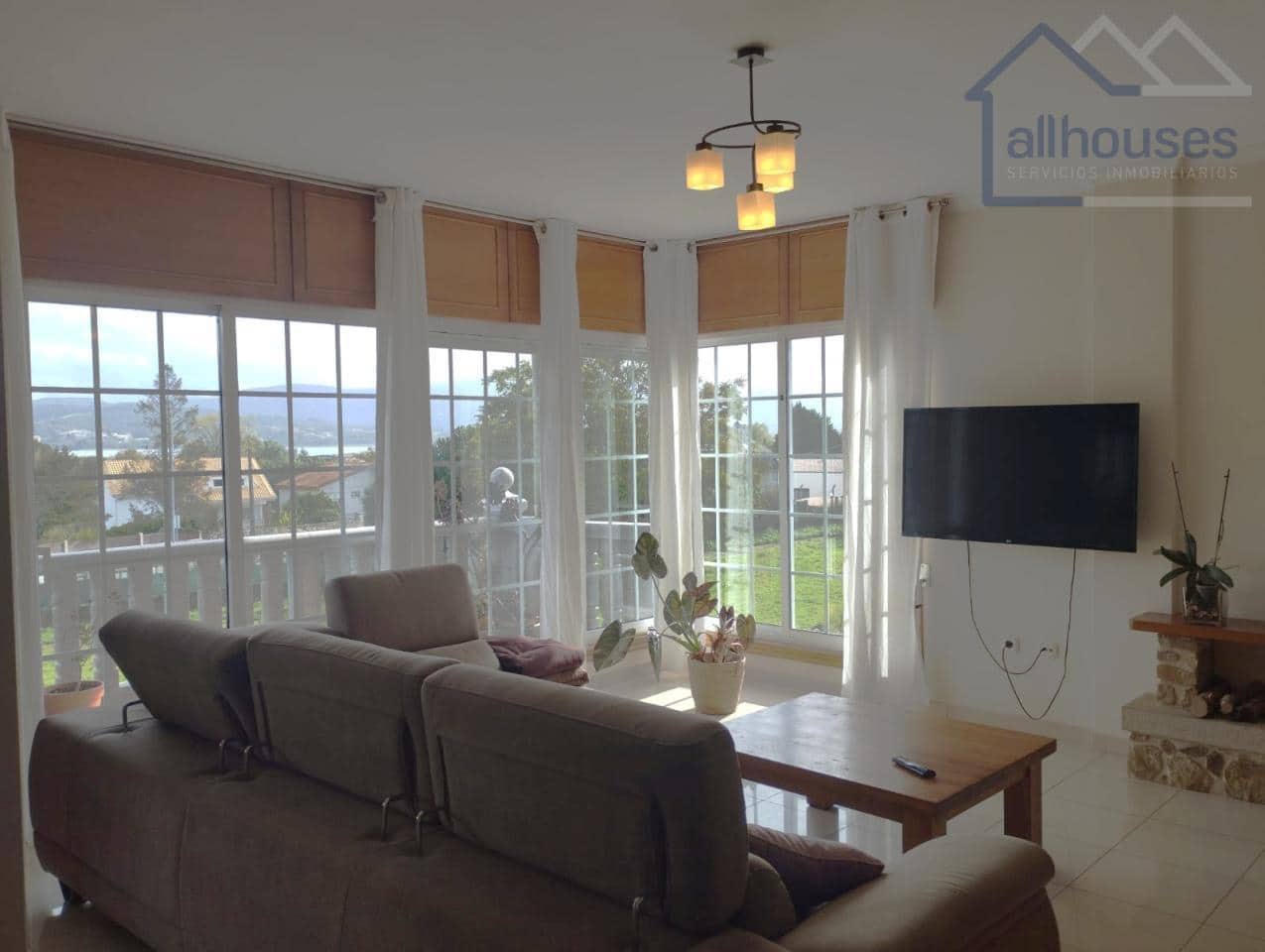 4 bedroom Villa for sale in A Guarda with garage - € 410,000 (Ref: 9433162)