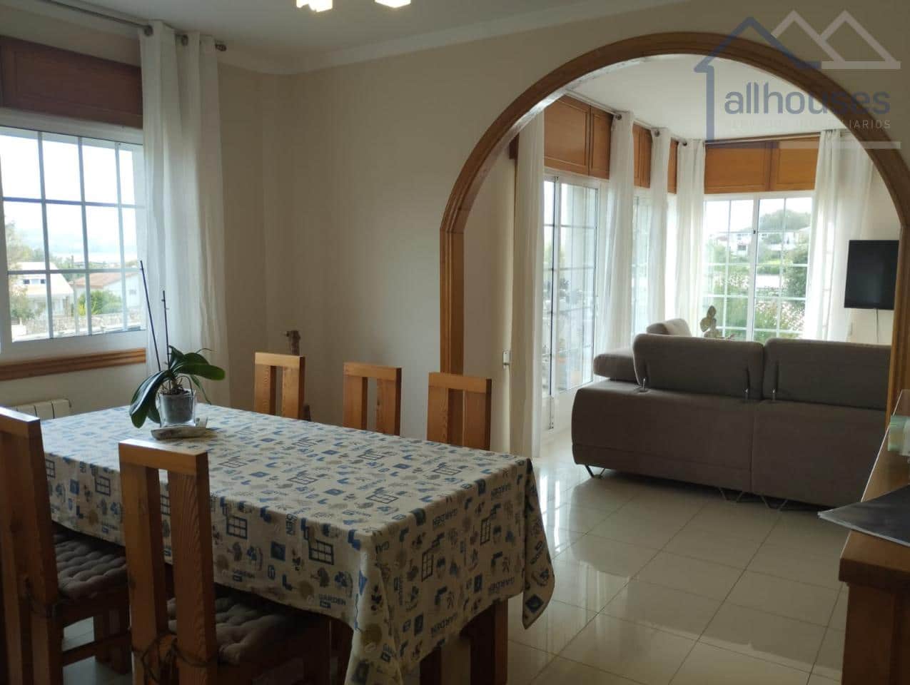 4 bedroom Villa for sale in A Guarda with garage - € 410,000 (Ref: 9433162)