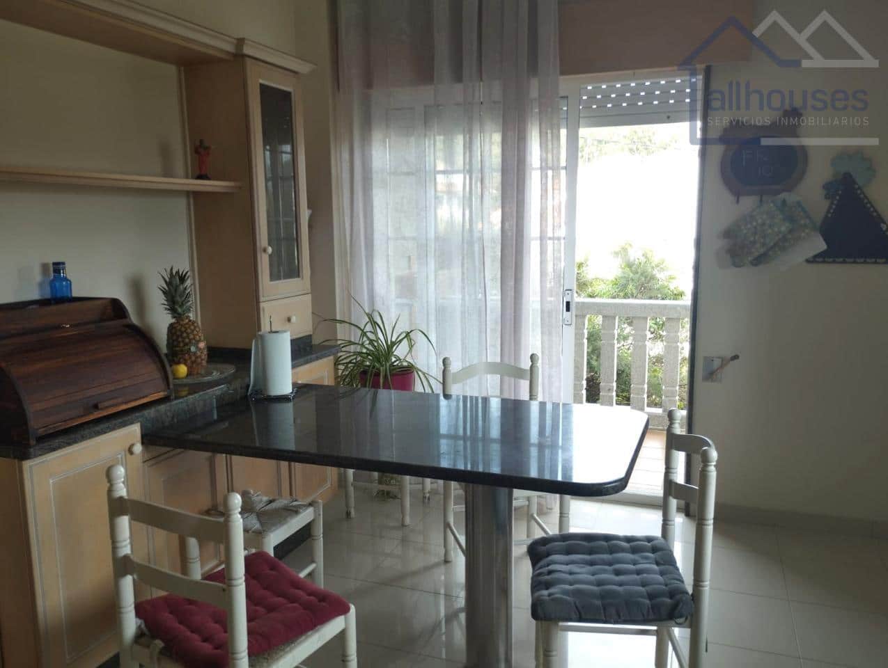 4 bedroom Villa for sale in A Guarda with garage - € 410,000 (Ref: 9433162)