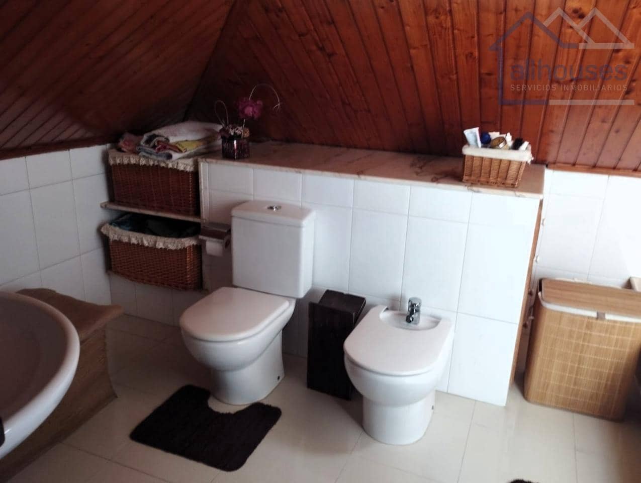 4 bedroom Villa for sale in A Guarda with garage - € 410,000 (Ref: 9433162)